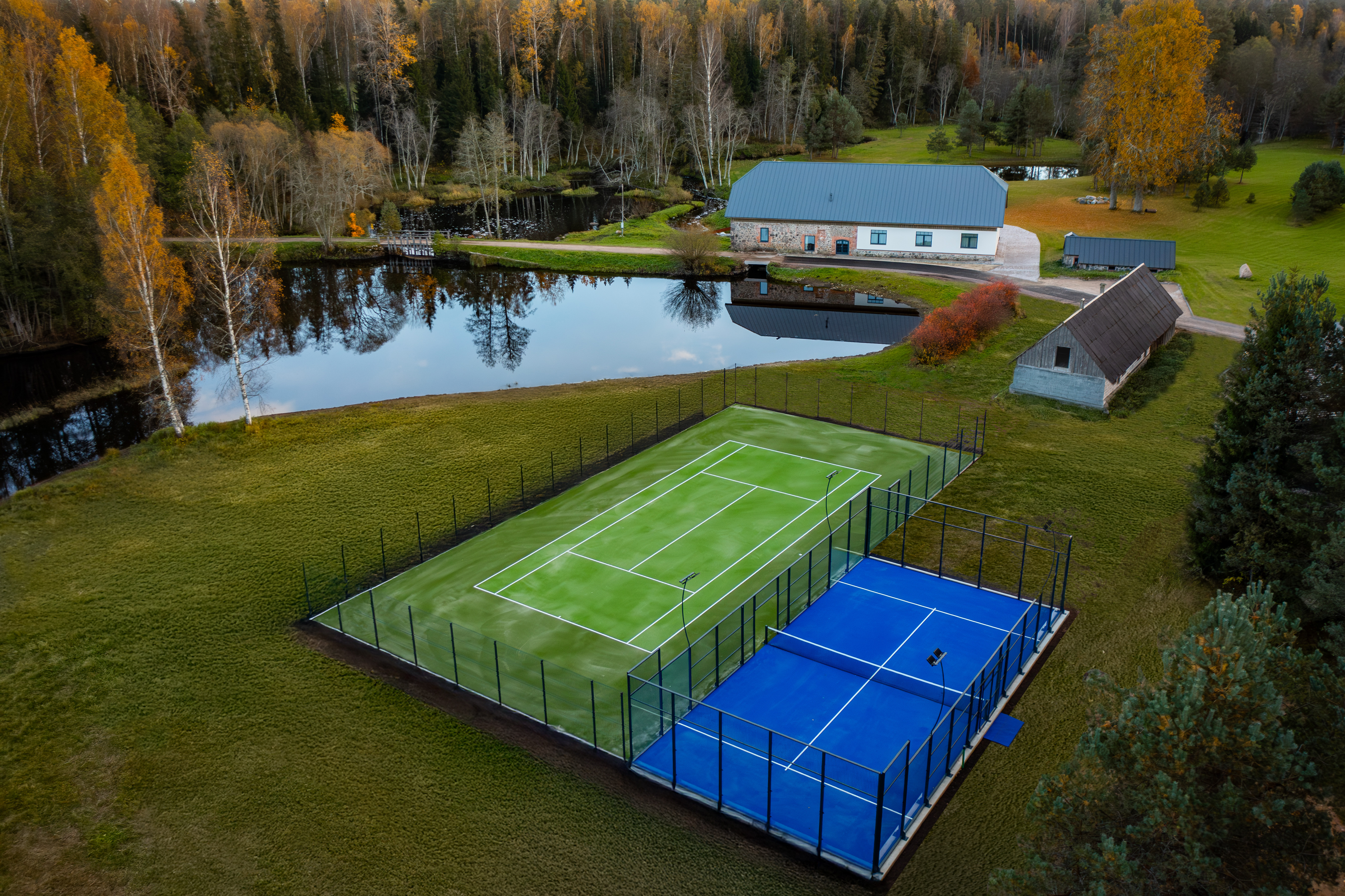 Villa Silence tennise- ja padeliväljak