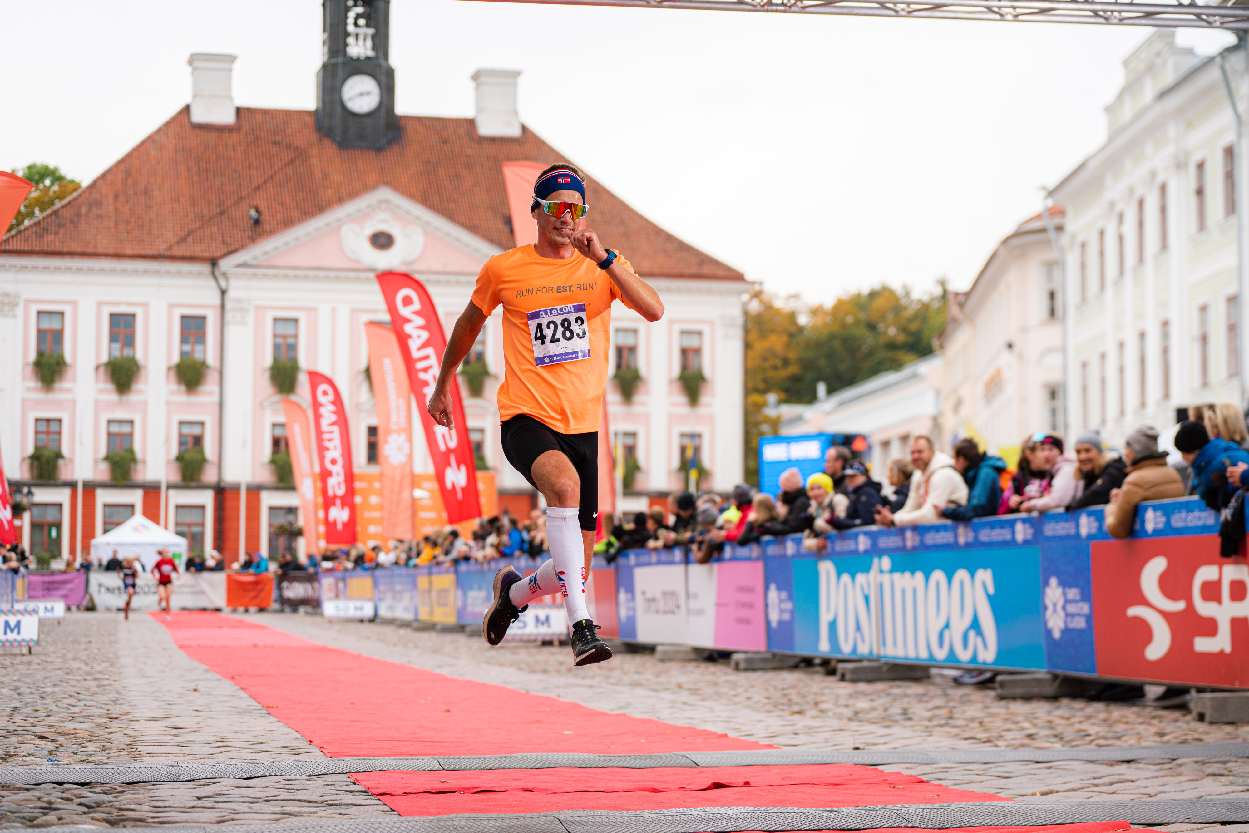 Finish line of the Tartu City Marathon on the red carpet