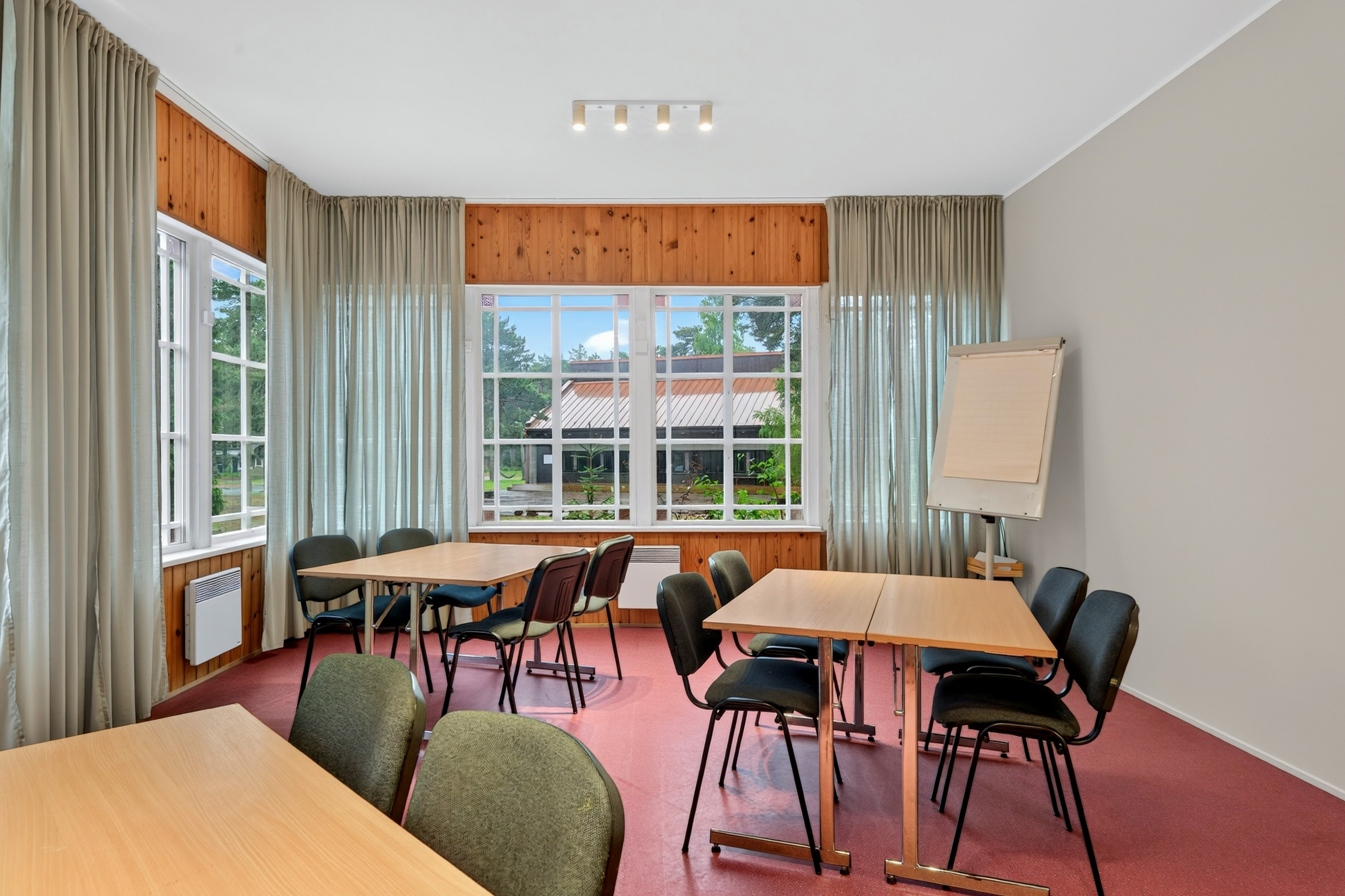 Kloogaranna Puhkeküla Akeli villa seminariruum