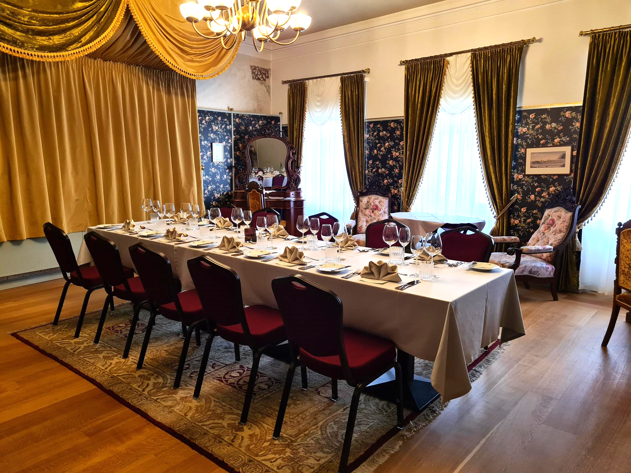 Antonius Boutique Hotel galvenais numurs apaļā galda stilā