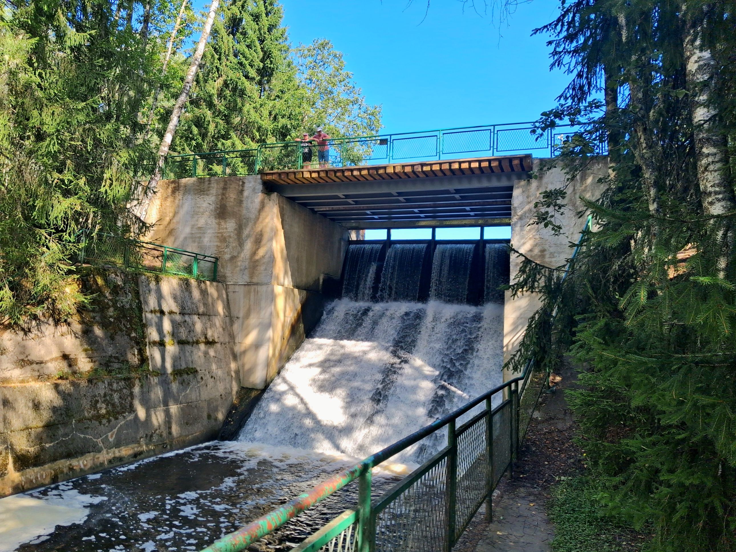 Saesaare pato Taevaskoja vaellusreitillä.