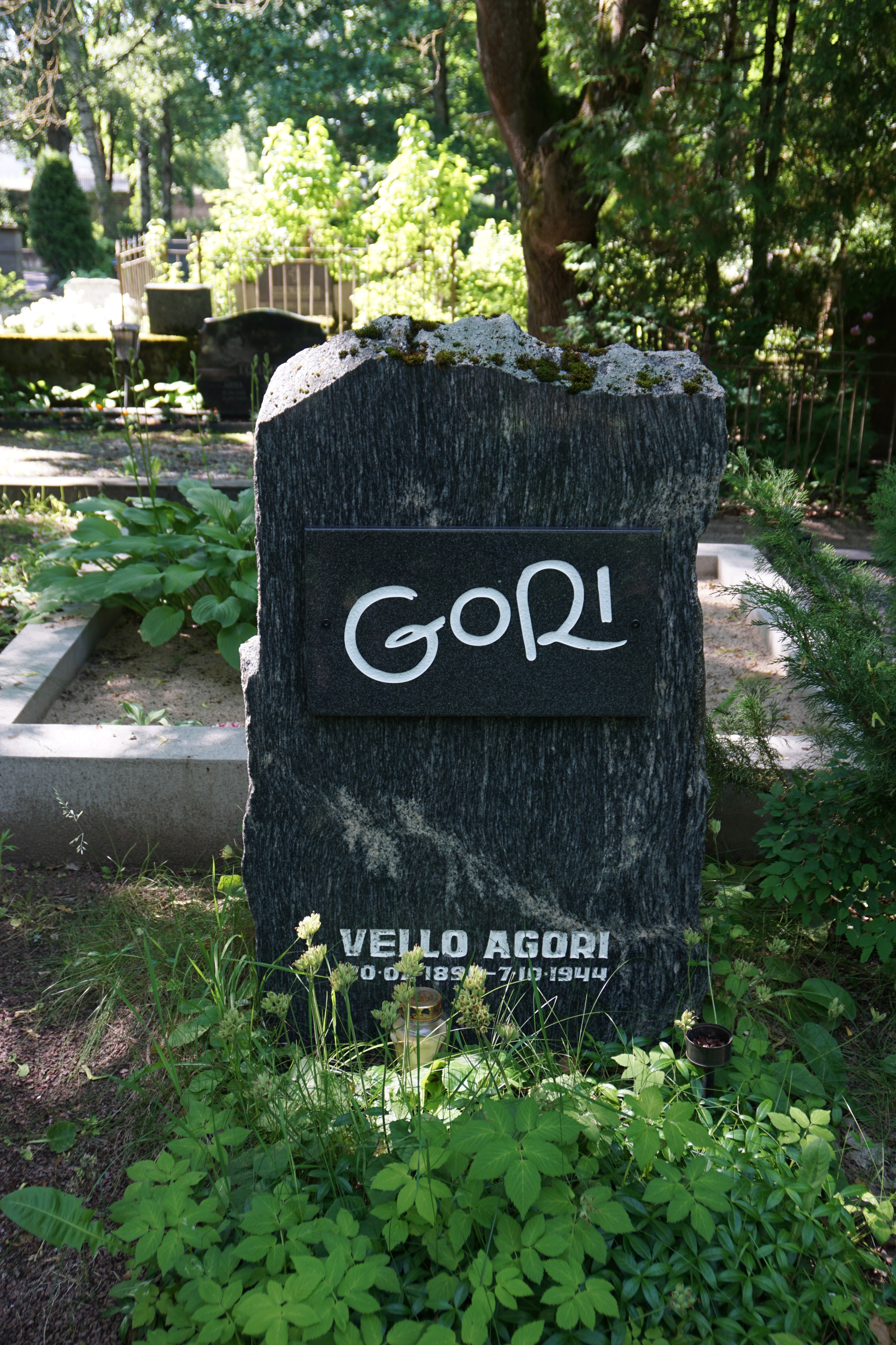 Vello Agori hauamonument