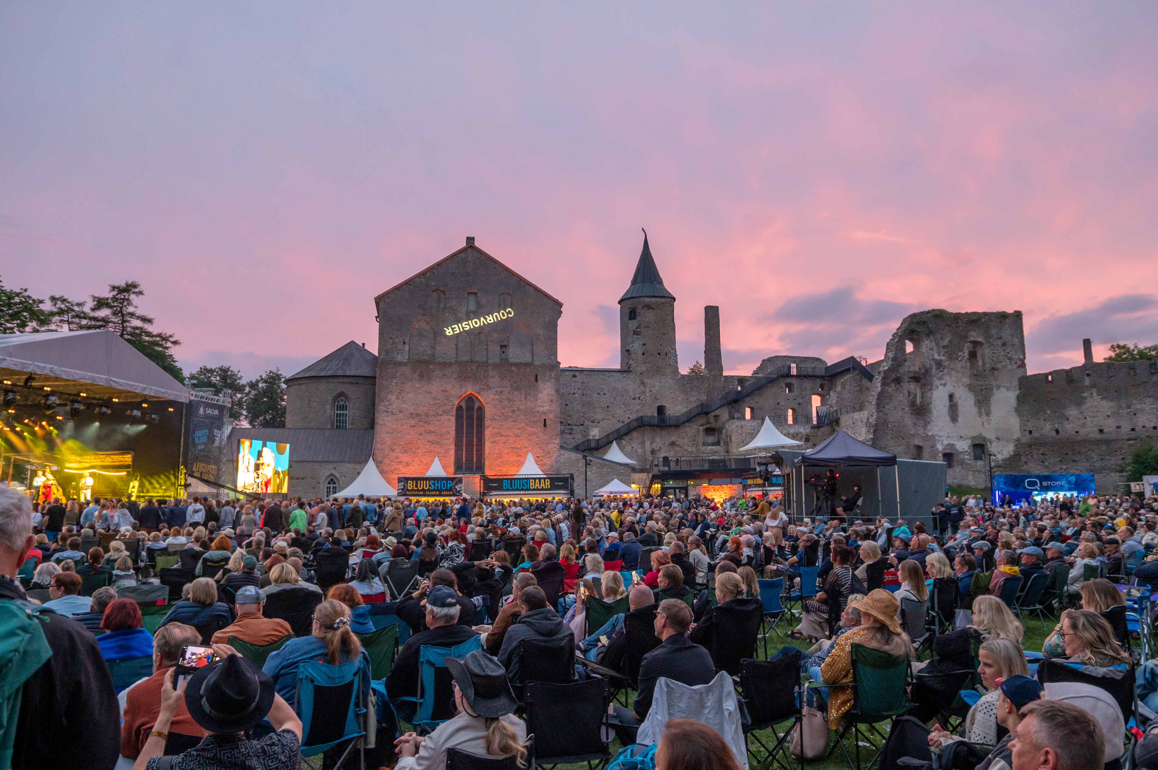 Augustibluus – Baltikumi suurim ja vanim bluusifestival on juba üle 30 aasta toonud Haapsalu linna kümneid tuhandeid muusikasõpru ning lavadele sadu a