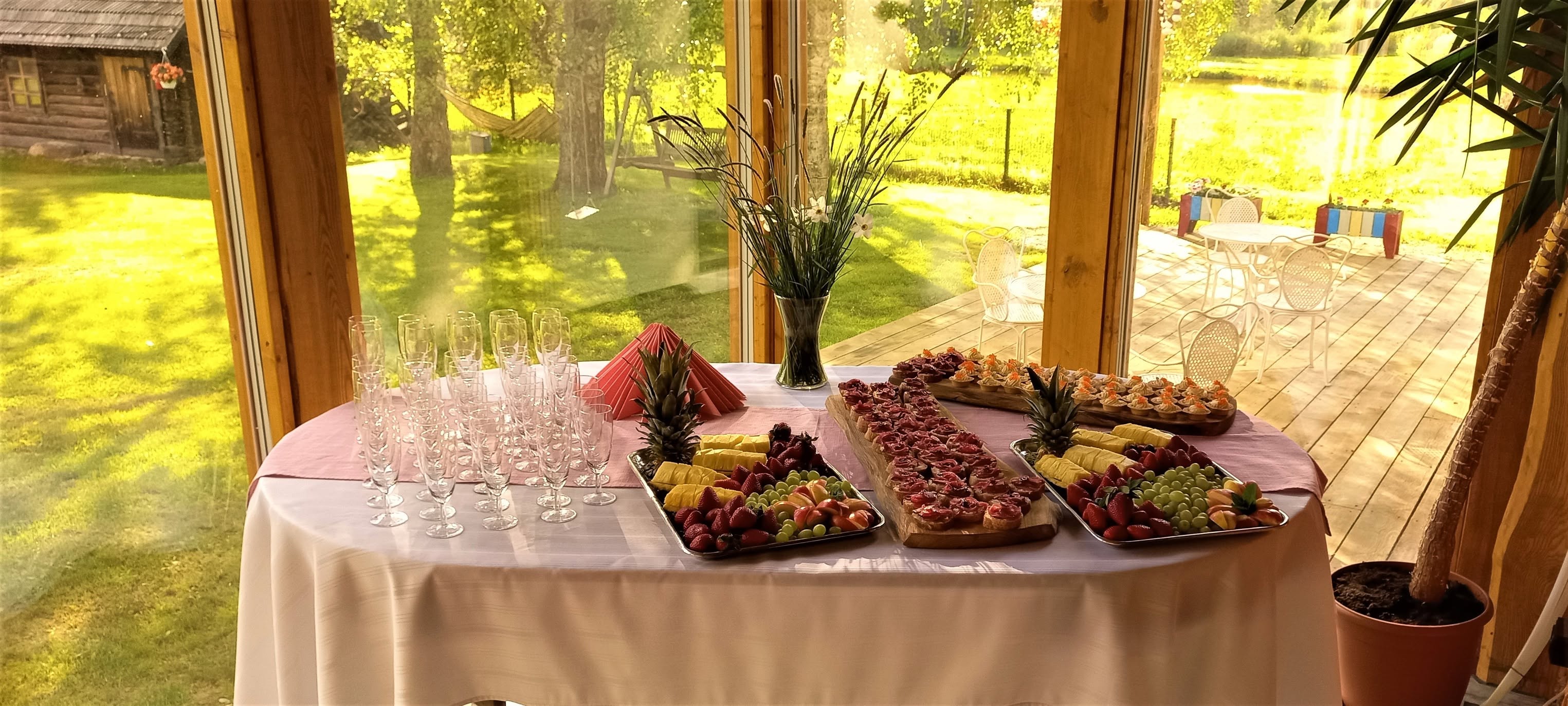Seminari tervituslaud, kohvilaud, suupisted