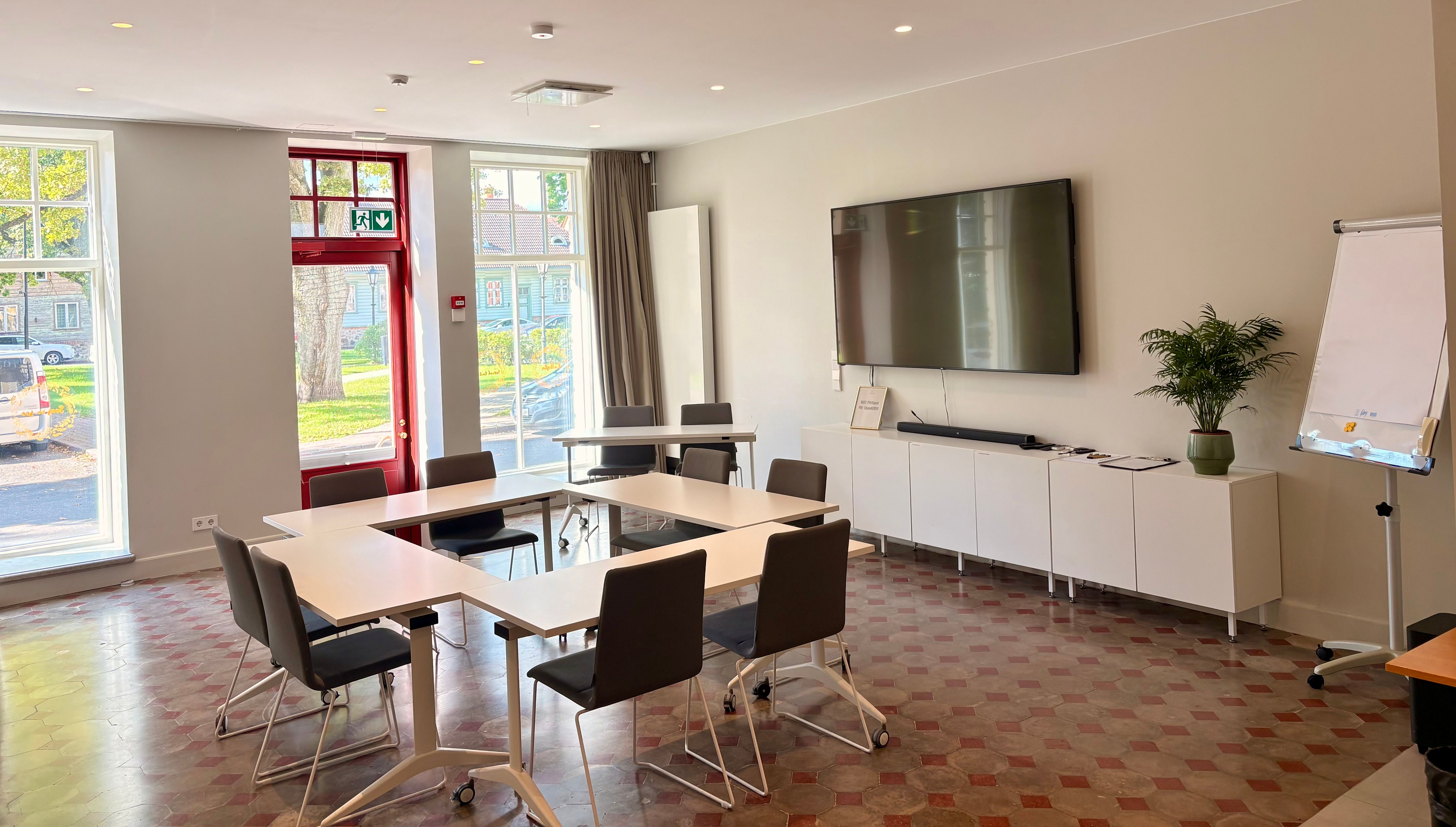 Park Hotell Viljandi seminariruum- ümarlaud, mahutab kuni 20 inimest
