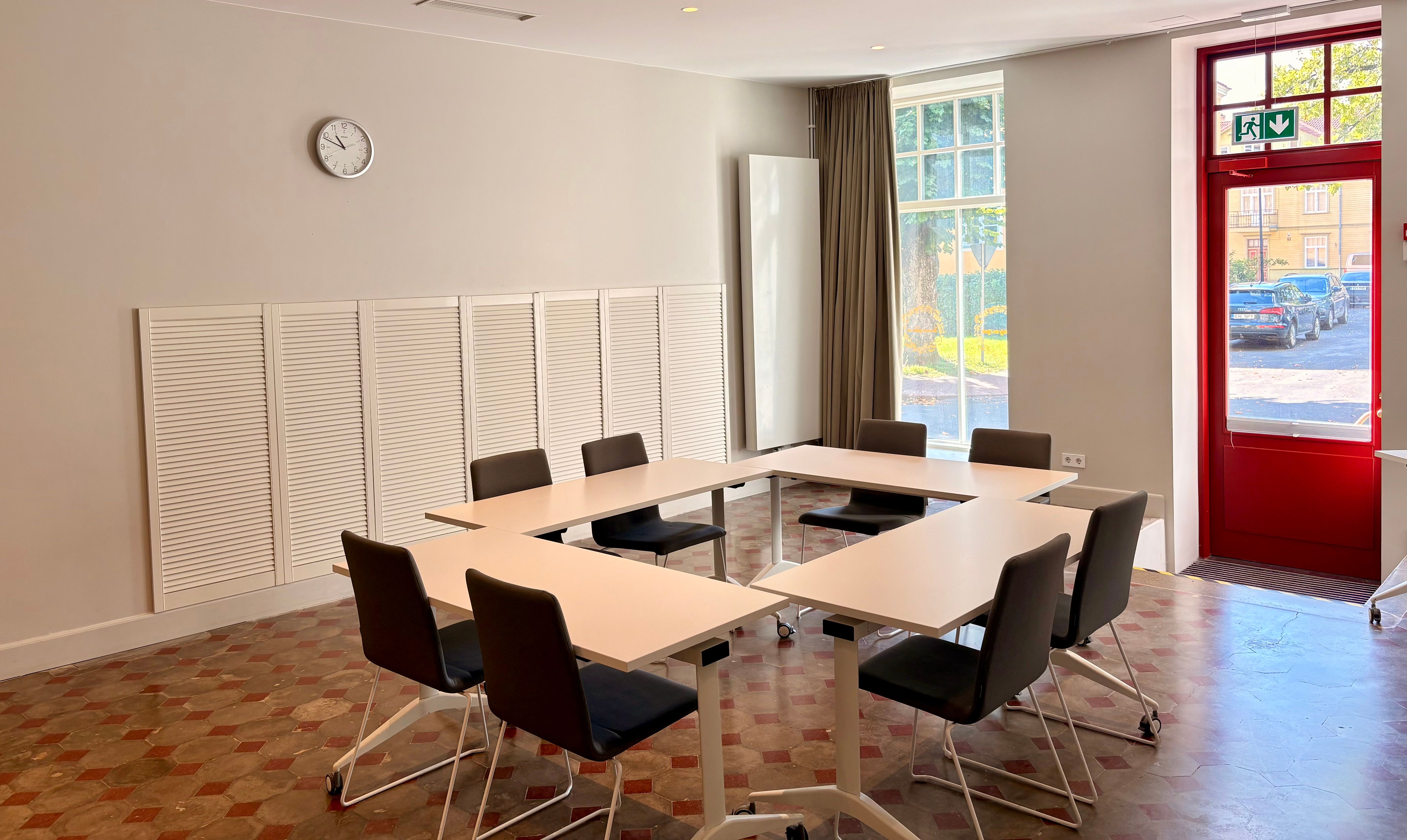 Park Hotell Viljandi seminariruum- ümarlaud, mahutab kuni 20 inimest