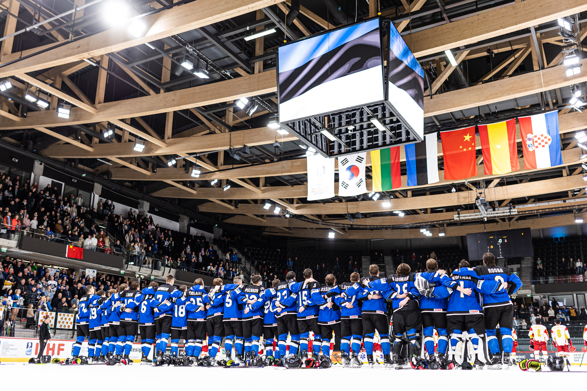Estonian team singing the anthem