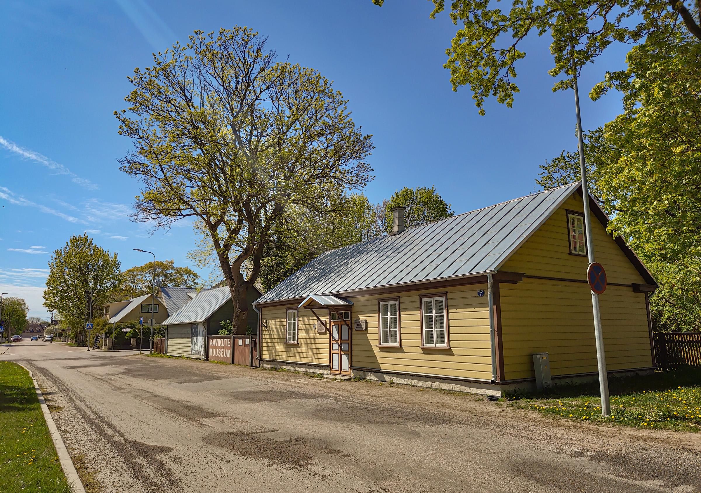 Aavikute majamuuseumi vaade tänavalt