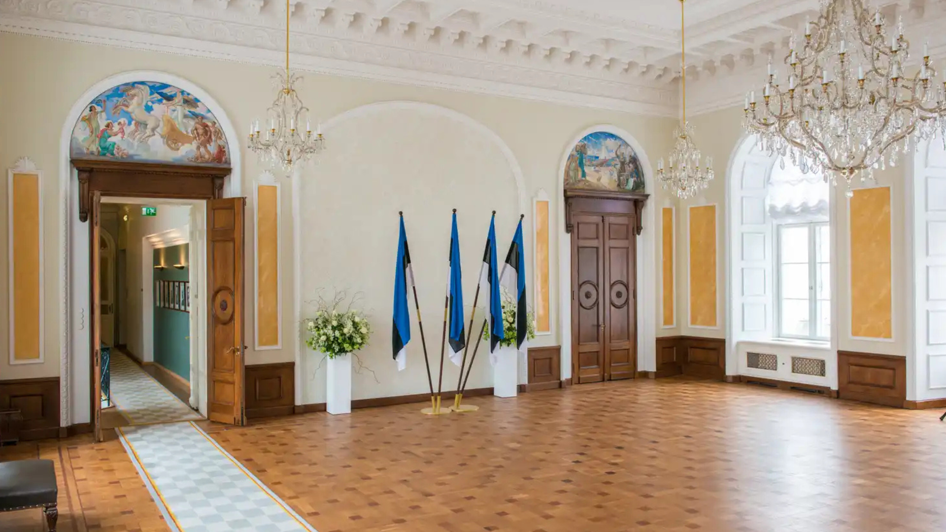 Toompea lossi avar ja valgusküllane esindussaal