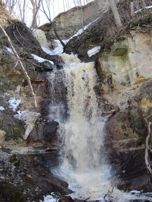 Kivisilla waterfall