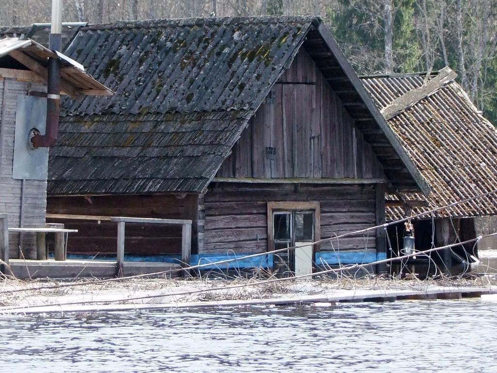 Kanoottiretkiä Soomaan kansallispuiston tulva-alueella