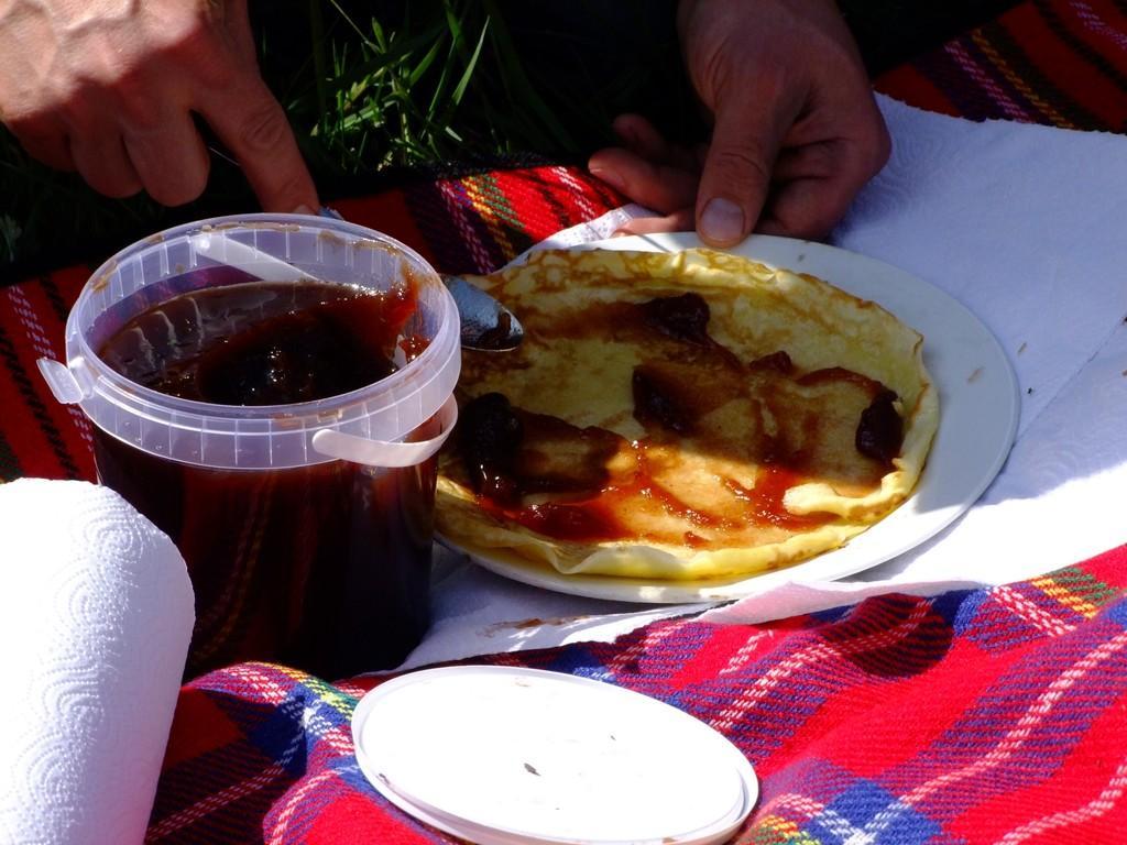 Canoeing on River Ahja with a pancake picnic