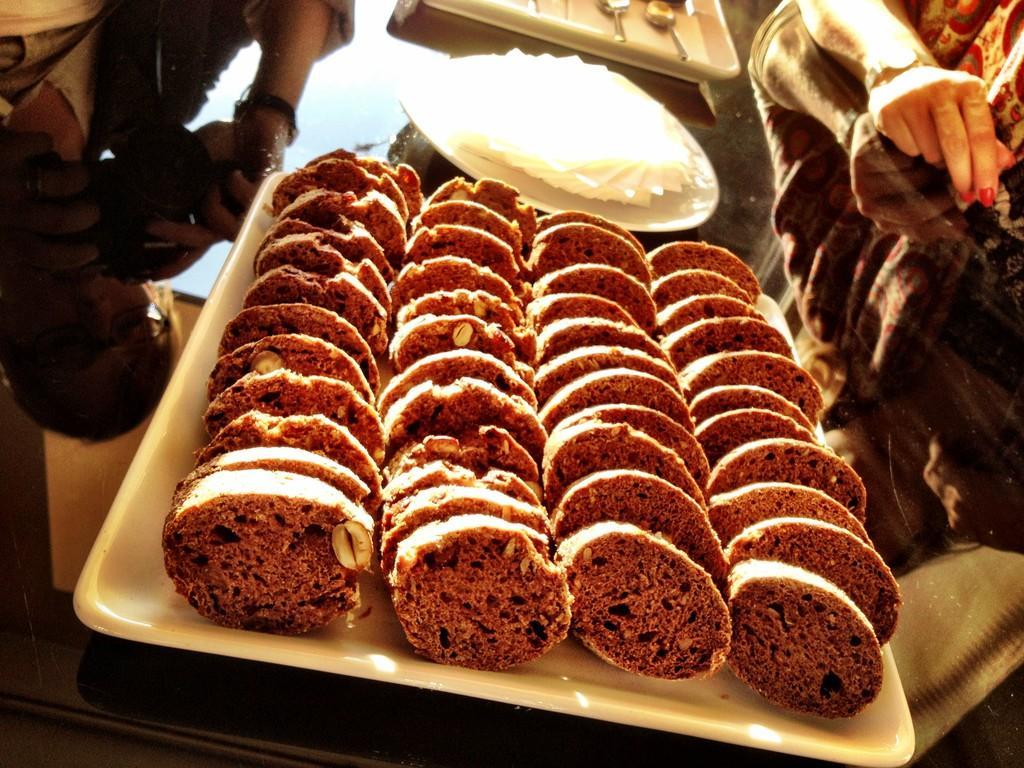 Tallinn Food Tour - tasting of local black rye bread