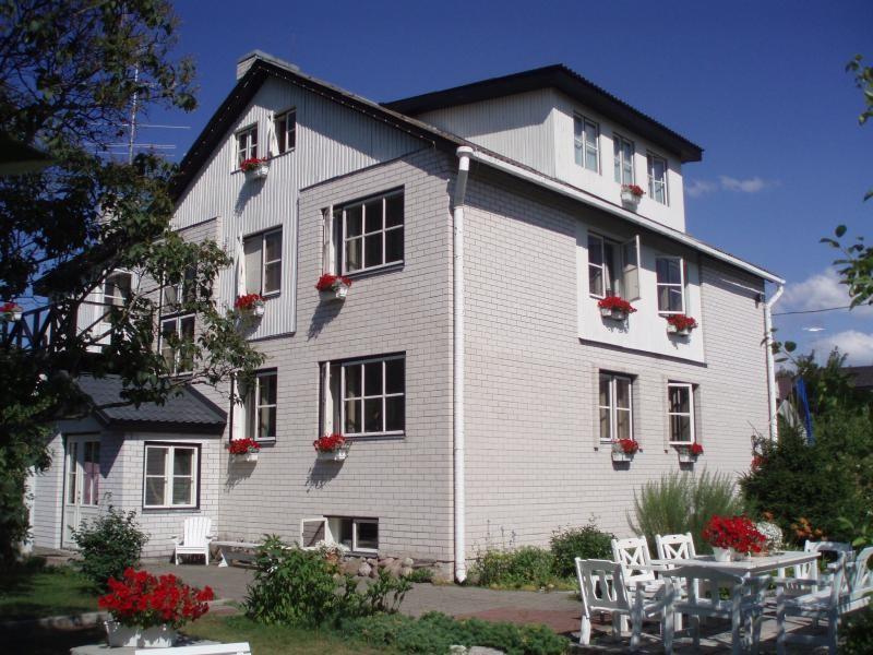 Valge Villa bed and breakfast