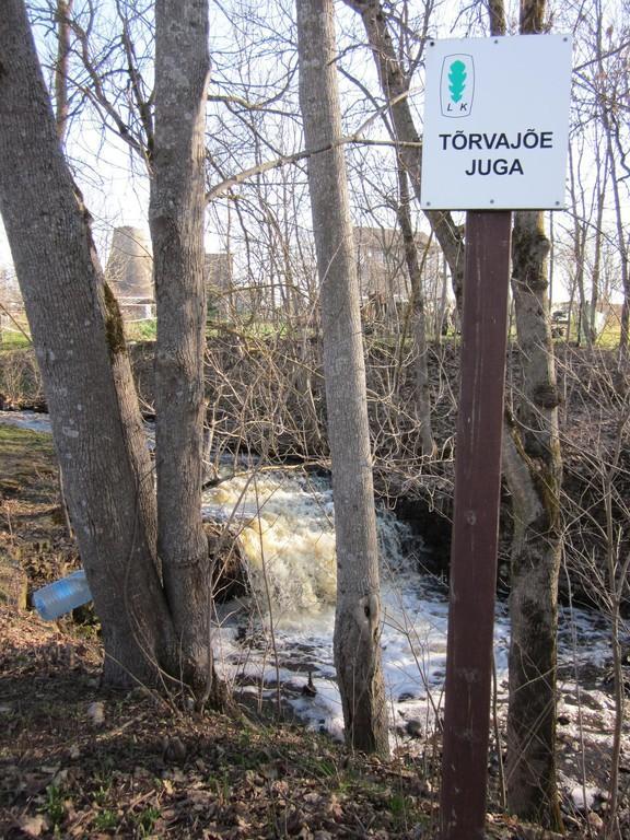 Tõrvajõe waterfall