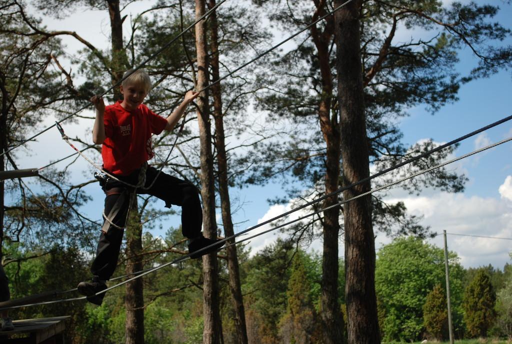 Sāremā piedzīvojumu parks "Hallikivi"