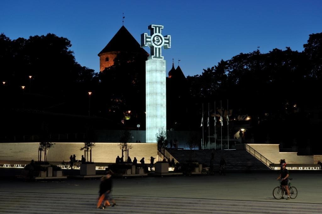 Brīvības laukums un Brīvības cīņu piemineklis Tallinā