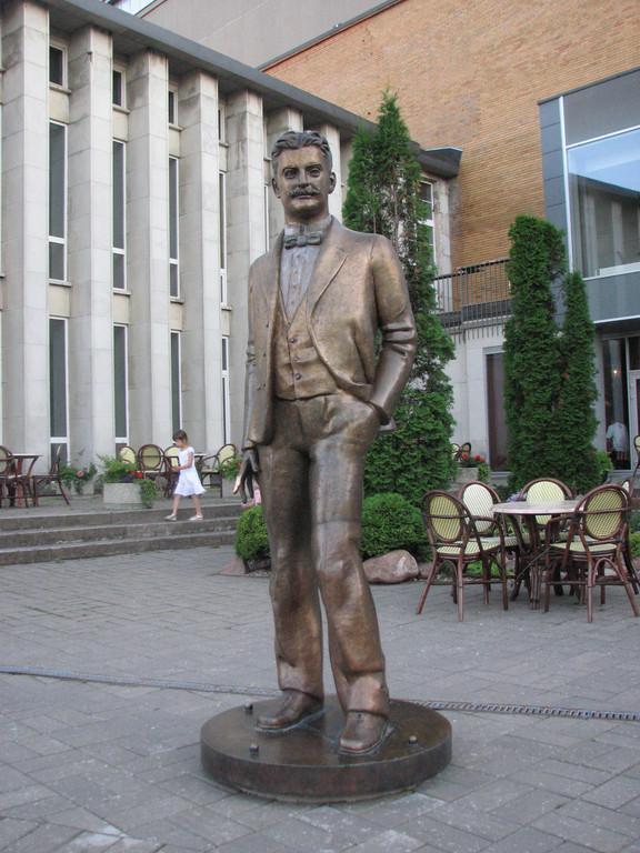 Sculpture of Karl Menning